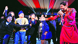 Punjabi singer Gurdas Mann performs at Chandigarh Club on the New Years Eve