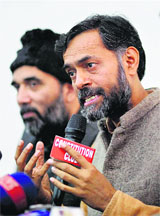 AAP leaders Yogendra Yadav (R) and Gopal Rai in New Delhi