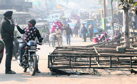 The iron frames which were removed from poles in Amritsar on Sunday are still lying there and block traffic on Monday.