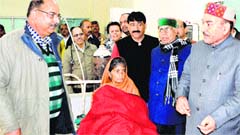 Health Minister Kaul Singh Thakur during an inspection of the district hospital in Una on Monday. Photo: Rajesh Sharma