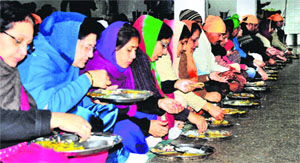 Devotees partake of langar on the birth anniversary of Guru Gobind Singh at a gurdwara in Sector 8C, Chandigarh.
