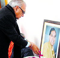 Chief Minister Bhupinder Singh Hooda pays homage to former minister Chanda Singh in Karnal on Tuesday