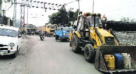 Garbage-laden vehicles lined up near the Wariana dump as residents of the Jalandhar Vihar locality shut its gates, not allowing the entry of the MC vehicles on Tuesday