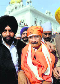Delhi CM Arvind Kejriwal at Bangla Sahib gurdwara in New Delhi on Tuesday on the occasion of Gurpurb. 