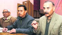(Right) Dr Devendra Tyagi, general secretary of the DAV 