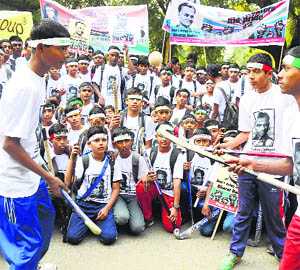 Young hockey players demanding the Bharat Ratna for Dhyan Chand in New Delhi on Wednesday. 