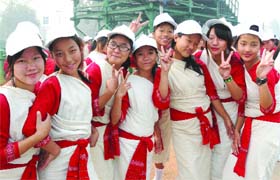 CHARMERS ALL: Schoolchildren from Arunachal Pradesh enjoy lighter moments after a rehearsal for the Republic Day Parade on Rajpath in New Delhi on Thursday