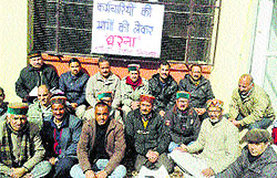 Non-teaching employees during a protest pressing their demands at the HPU in Shimla on Friday