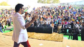 Singer Kler Kanth performs during the “Ladkiyan Da Lohri Mela” at Punjabi Bhawan