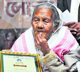 104-yr-old Omila Koch being felicitated by All-India Radio during Lok Utsav in Tezpur, Assam, on Saturday