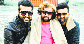 (L-R) YUVRAJ HANS, HANS RAJ HANS AND NAVRAJ HANS