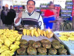 A canteen worker prepares pakoras at the canteen in the District Administrative Complex. photo by writer