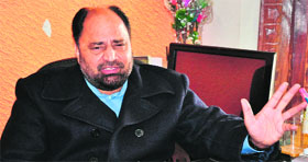 Dr Rajinder Singh Gill addresses the media at Kalagram in Mani Majra, Chandigarh, on Sunday.