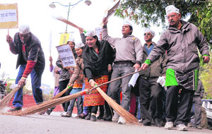 Aam Aadmi Party workers take out a Jhadoo Rally at Gandhi Park in Dehradun on Sunday.