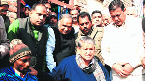 Union Water Resources Minister Harish Rawat consoles the family members of the rape victim at Pherupur in Haridwar on Sunday.