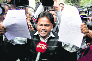 Vishnu Gupta, who shouted slogans against AAP leader Prashant Bhushan during a press conference, talks to mediapersons in New Delhi on Monday.