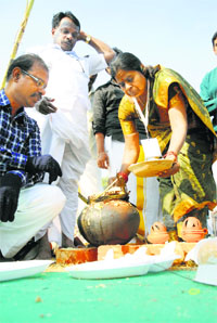 Visitors from Tamil Nadu celebrate Pongal. 