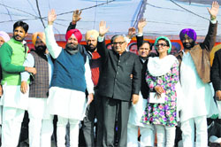 PPCC chief Partap Singh Bajwa, Haryana CM Bhupinder Singh Hooda, AICC general secretary Shakeel Ahmed, Gidderbaha MLA Raja Warring (extreme left) and other Congress leaders at a political conference in Muktsar on Tuesday.