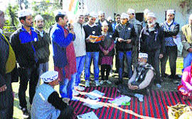 AAP activists at Dehra in Kangra on Thursday.