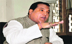 Subash Chandra Bose forum member Joydeep Mukherjee demands revelation of Netajis death mystery at the Press Club in Haridwar on Friday.