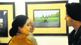 Visitors at Gallery Artmosphere in Ludhiana.
