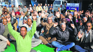 Members of the J&K State Pensioners Association protest in Jammu on Sunday