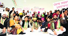Partap Singh Bajwa, PPCC chief, and other Congress leaders on a daylong fast at the Congress Bhawan in Chandigarh on Sunday