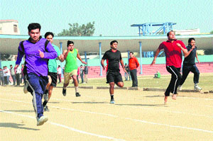 Employees of the State Bank of Patiala, Bathinda zone, participate in a race at the 17th zonal sports meet. 