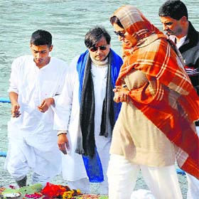 Sunanda Pushkars husband Shashi Tharoor and her son Shiv Menon at Haridwar