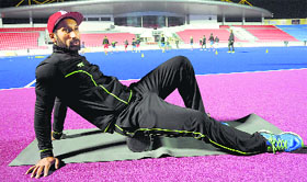 Sardar Singh of Delhi Waveriders during a warm-up exercise