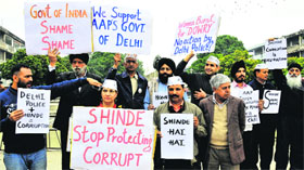 Members of the AAP stage a dharna in support of the Delhi Government at Sector 17 in Chandigarh on Tuesday.