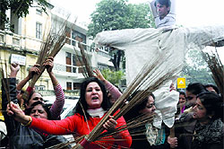 Nurses and Mahila Congress activists protest against Aam Aadmi Party leader Kumar Vishwas for making sexist comments against the nurses, during a demonstration outside the AAP office in New Delhi on Tuesday