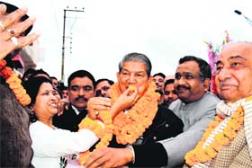 Jain community members felicitate Union Minister for Water Resources Harish Rawat after being accorded the minority community status by the Central Government at Manjara in Dehradun on Tuesday