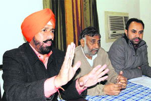 Raj Kanwal Preet Pal Singh Lucky, a Congress councillor, addresses mediapersons in Amritsar on Wednesday.