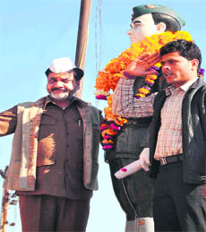 Congress leader Sanjay Chopra garlands the statue of Subash Chandra Bose in Haridwar on Thursday on his birth anniversary. 