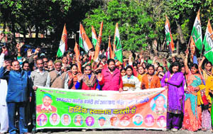 Residents hold a protest  in Haridwar on Thursday against the police for their failure to solve the rape and murder cases of two girls.