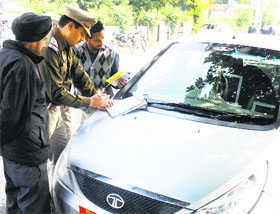 A vehicle with a VIP number plate being challaned