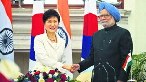 Prime Minister Manmohan Singh welcomes South Korean President Park Geun-hye in New Delhi.