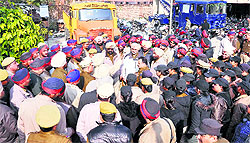 ADCP Naresh Dogra gives instructions to the policemen deputed outside the MC office during the House meeting in Jalandhar on Friday