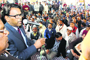 BSP national general secretary Narinder Kashyap (left) addresses safai karamcharis in Jalandhar on Friday.