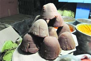 The winter delicacy and the quintessential signature seasonal delight from Kolkata, the date palm jaggery (nolen gur) Photo by the writer