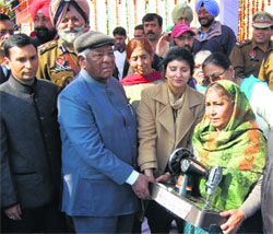 Punjab minister Chunni Lal Bhagat (second from left) distributes sewing machines among the needy at the Republic Day function held at Guru Nanak Stadium in Amritsar.