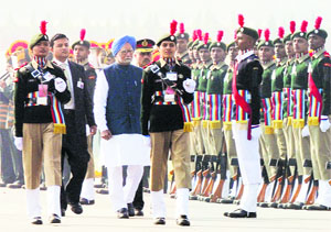 PM Manmohan Singh inspects guard of honour at an NCC Rally in New Delhi. 