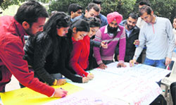 NSUI supporters take part in a signature campaign on anti-corruption at Panjab University in Chandigarh on Wednesday. Tribune Photo: S Chandan