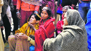 Ankit's family members protest outside Dehradun SSPs office on Tuesday.