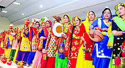 Girls perform during the Dhee Punjaban Virasti Mela festival at Sikh National College in Nawanshahrs Banga city on Wednesday
