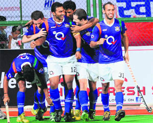 UP Wizards captain VR Raghunath (centre) celebrates with team mates after scoring against Mumbai Magicians on Wednesday. 