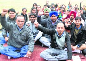 Guest faculty lecturers raising slogans against the state government at SCD Government College in Ludhiana on Thursday