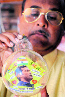 Jagmohan Kanojia, kite-maker, displays his creation of a Sachin Tendulkar picture in a bulb to congratulate him, on getting the Bharat Ratna, in Amritsar on Monday.