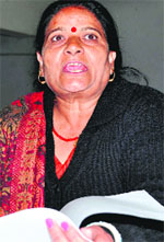 Glacier Lady Shanti Thakur addresses a press conference at Hindi Bhawan in Dehradun on Monday. 